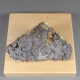 Jordanita en Esfalerita (variedad schalenblenda)<br />Mina Segen Gottes, Wiesloch, Distrito Rhein-Neckar-Kreis, Karlsruhe, Baden-Württemberg, Alemania<br />7,7 x 4,4 x 1,8 cm.<br /> (Autor: J. G. Alcolea)