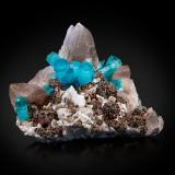 Beryl (variety aquamarine)Dassu, Valle Braldu, Distrito Shigar, Gilgit-Baltistan (Áreas del Norte), Paquistán55 x 50 x 35 cm / main crystal: 13.7 cm. (Author: MIM Museum)
