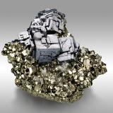 Galena<br />Huanzala Mine, Huallanca District, Dos de Mayo Province, Huánuco Department, Peru<br />19 x 19 x 7 cm / main crystal: 6.4 cm.<br /> (Author: MIM Museum)