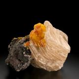 Leiteite and Legrandite<br />Tsumeb Mine, level 44 (zinc pocket), Tsumeb, Otjikoto Region, Namibia<br />5 x 4.5 x 4.5 cm / main crystal: 4.2 cm.<br /> (Author: MIM Museum)