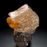 Leiteite and Legrandite<br />Tsumeb Mine, level 44 (zinc pocket), Tsumeb, Otjikoto Region, Namibia<br />5 x 4.5 x 4.5 cm / main crystal: 4.2 cm.<br /> (Author: MIM Museum)