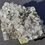 Calcite, Mottramite<br />Tsumeb Mine, Tsumeb, Otjikoto Region, Namibia<br />4,5 x 3,5 cm<br /> (Author: Volkmar Stingl)