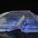 Fluorite<br />Yaogangxian Mine, Yizhang, Chenzhou Prefecture, Hunan Province, China<br />8.2 x 2.9 cm<br /> (Author: am mizunaka)