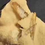 Baryte, Calcite<br />Elk Creek, Dalzell, Meade County, South Dakota, USA<br />5 x 5 cm<br /> (Author: Volkmar Stingl)