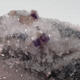 Rhodochrosite, Pyrite, Fluorite, QuartzMina Wutong, Liubao, Cangwu, Prefectura Wuzhou, Región Autónoma Guangxi Zhuang, China77 mm x 57 mm x 27 mm (Author: Don Lum)