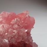 Rhodochrosite, Pyrite, Fluorite, QuartzMina Wutong, Liubao, Cangwu, Prefectura Wuzhou, Región Autónoma Guangxi Zhuang, China77 mm x 57 mm x 27 mm (Author: Don Lum)