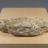 Bismutinita<br />Bijyojyo, Imirenge Ndaro, Distrito Ngororero, Provincia Occidental, Ruanda<br />7,3 x 2,5 x 2,2 cm.  126 g.<br /> (Autor: J. G. Alcolea)