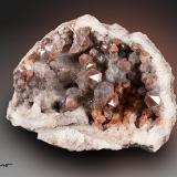 Cuarzo (variedad hematoide)<br />Viladrau, Comarca Osona, Gerona / Girona, Cataluña / Catalunya, España<br />13cm x 10cm x 8cm<br /> (Autor: Pere Alonso)