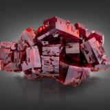 Vanadinite<br />Mibladen (Mibladen mining district), Midelt, Midelt Province, Drâa-Tafilalet Region, Morocco<br />12 x 7.5 x 7 cm / main crystal: 4.2 cm.<br /> (Author: MIM Museum)