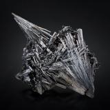 Pyrolusite<br />Gremmelsbach (Triberg im Schwarzwald), Schwarzwald-Baar-Kreis, Freiburg, Baden-Württemberg, Germany<br />24 x 16 x 13 cm / main crystal: 16.0 cm.<br /> (Author: MIM Museum)