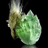 Fluorapofilita + Natrolita<br />Distrito Pune (Distrito Poonah), Maharashtra, India<br />3cm x 3,5cm x 2cm<br /> (Autor: Pere Alonso)