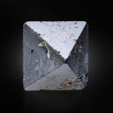 Carrollite<br />Kamoya, Kambove District, Katanga Copper Crescent, Katanga (Shaba), Democratic Republic of the Congo (Zaire)<br />2.5 x 2.5 x 2.5 cm / main crystal: 2.3 cm.<br /> (Author: MIM Museum)