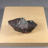 Ferberita (variedad reinita)<br />Mina Bugarama, Kagogo, Distrito Burera, Provincia Norte, Ruanda<br />5 x 3 x 2 cm.  77,9 g.<br /> (Autor: J. G. Alcolea)