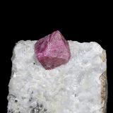 Corindón<br />Jagdalek Mine, Surobi, Kabul, Afganistán<br />Cristal de 1,5 cm<br /> (Autor: Josele)