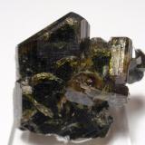 Epidota<br />Concesión Morgan 3, Coayllo, Provincia Cañete, Departamento Lima, Perú<br />30x30 mm<br /> (Autor: Ignacio)