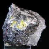 Livingstonita, Azufre<br />Huitzuco de los Figueroa (Huitzuco), Municipio Huitzuco de los Figueroa, Guerrero, México<br />5 x 4 cm.<br /> (Autor: Antonio P. López)