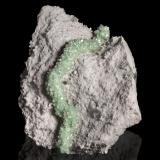 Fluorapophyllite-(K) on Stilbite-Ca<br />Pune District (Poonah District), Maharashtra, India<br />44 x 25 x 55 cm / main crystal: 3 cm<br /> (Author: MIM Museum)