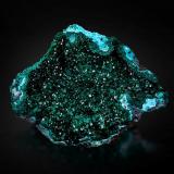 Dioptase with Malachite<br />Renéville, Kindanba District, Pool Department, Republic of the Congo<br />39 x 30 x 15 cm / main crystal: 3.5 cm<br /> (Author: MIM Museum)
