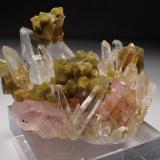 Fluorapatite, Siderite, Quartz<br />Kami Mine, Ayopaya Province, Cochabamba Department, Bolivia<br />74 mm x 52 mm. Mass: 87 g.<br /> (Author: Carles Millan)
