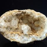 Calcita<br />Mina Nuria (Cantera Caosil), Grupo Minero Santa Engracia, Collado del Hoyo-El Hoyo-Majada Fría, Poveda de la Sierra, Comarca Señorío de Molina-Alto Tajo, Guadalajara, Castilla-La Mancha, España<br />11.5 x 7.5 cm<br /> (Autor: Pedro Antonio)