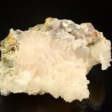 Quartz on CalciteMina Snowcaps, Montes Inyo (Cordillera Inyo), Kearsarge, Distrito Kearsarge, Condado Inyo, California, USA9.7 x 8.5 x 5.2 cm (Author: Michael Shaw)