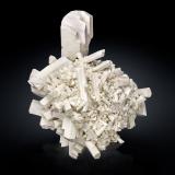 Orthoclase<br />Karibib District, Erongo Region, Namibia<br />23 x 15 x 28 cm / main crystal: 10.6 cm.<br /> (Author: MIM Museum)