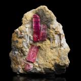 TopacioKatlang, Distrito Mardan, Jaiber Pastunjuá, Paquistán12 x 7.5 x 13 cm / cristal principal: 5.4 cm (Autor: Museo MIM)