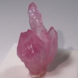 Quartz (variety rose quartz)<br />Alto da Pitorra, Laranjeiras, Galiléia, Vale do Rio Doce, Minas Gerais, Brazil<br />28 mm x 18 mm x 16 mm<br /> (Author: Don Lum)