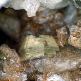 Alicewilsonita-(YCe)Poudrette Quarry, Mont Saint-Hilaire, La Vallée-du-Richelieu RCM, Montérégie, Québec, CanadaCristal de 3 mm. (Autor: Antonio P. López)