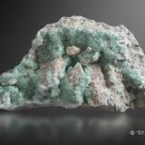 Fluorita + Calcita<br />Pedrera Berta, Turó de Can Domènech, Serra de Roques Blanques, Sant Cugat del Vallès-El Papiol, Comarca Vallès Occidental / Baix Llobregat, Barcelona, Cataluña / Catalunya, España<br />21cm x 19cm x 8cm<br /> (Autor: Pere Alonso)