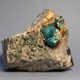 Fig. 20. Agregados esféricos de tirolita sobre dolomita en matriz de dolomía. 6X5 cm. Mina Los Picayos. Niserias. Peñamellera Alta. Asturias. Colección y foto Manuel Echevarría. (Autor: Echevarria)