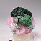 Malachite, Calcite (variety cobalt-bearing), Chrysocolla<br />Kolwezi Mine, Kolwezi District, Lualaba, Katanga Copper Crescent, Katanga (Shaba), Democratic Republic of the Congo (Zaire)<br />40 mm x 40 mm x 30 mm<br /> (Author: Don Lum)