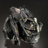 Ferberite and PyriteKara-Oba, Desierto Betpak-Dala (Bet-Pak-Dala), Región Karaganda, Kazajstán7.5 x 6.3 cm (Author: Michael Shaw)