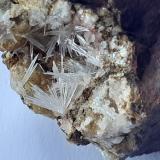 Aragonite, Magnesite, Quartz<br />Mühlbachgraben, Fieberbrunn, Kitzbühel District, North Tyrol, Tyrol/Tirol, Austria<br />FoV ca. 2 x 1,5 cm<br /> (Author: Volkmar Stingl)