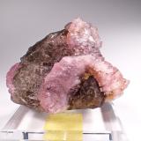Quartz (variety rose quartz, variety smoky quartz)<br />Parun (Paroon), Wama District (Vama District), Nuristan Province, Afghanistan<br />90 mm x 63 mm x 65 mm<br /> (Author: Don Lum)