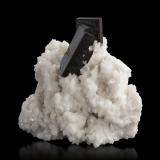 Columbite-(Fe) on Albite<br />Dara-i-Pech pegmatite, Chapa Dara District, Kunar Province (Konar), Afghanistan<br />8 x 6.5 x 8 cm / main crystal: 4 cm<br /> (Author: MIM Museum)