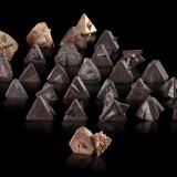 ZunyitaQalat-e Payeen salt dome, Bandar Abbas, Central District, Bandar Abbas County, Hormozgan Province, IranCristal principal: 2.1 cm (Autor: Museo MIM)