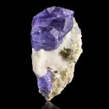 Sodalita en Calcita con FlogopitaDeo Darrah, Distritos Khash & Kuran Wa Munjan, Provincia Badakhshan, Afganistán8 x 4 x 12.5 cm / cristal principal: 7.3 cm (Autor: Museo MIM)