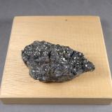Skutterudita<br />Mina Magnetite, Měděnec, Distrito Chomutov , Región Ústí nad Labem, República Checa<br />5,1 × 3 × 2,1 cm.<br /> (Autor: J. G. Alcolea)