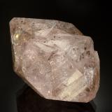Quartz (variety Herkimer diamond)Mina Ace of Diamonds, Middleville, Newport, Condado Herkimer, New York, USA7.8 x 5.2 x 5.1 cm (Author: Michael Shaw)