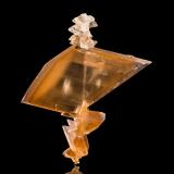 YesoQinglong Mine, Dachang, Qinglong, Qianxi'nan Autonomous Prefecture, Guizhou Province, China8 x 3.5 x 9 cm / Cristal principal: 7.7 cm (Autor: Museo MIM)