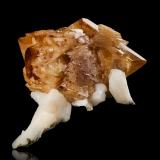 Powellita con Estilbita-(Ca)Aurangabad, Distrito Aurangabad, Maharashtra, India9 x 6.5 x 9.5 cm / Cristal principal: 5.8 cm (Autor: Museo MIM)