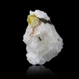 Stillwellita-(Ce)Macizo Dara-i-Pioz, Cordillera Alay, Distrito Tobei, Región Nohiyahoi Tobei Jumhuri, Tayikistán4.5 x 7 x 5.5 cm / Cristal principal: 1.5 cm (Autor: Museo MIM)