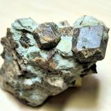 Andradita<br />Barranc dera Gerbosa, Val de Molières (zona metamórfica), Vielha e Mijaran (Viella i Mitjaran), Vall d'Aran, Lérida / Lleida, Cataluña / Catalunya, España<br />95 mm x 55 mm. Cristal mayor: 26 mm vértice a vértice<br /> (Autor: Carles Millan)