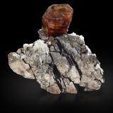 Fluorapatite on Muscovite<br />Fazenda Pavão, Serra do Salitre Municipality, Triângulo Mineiro e Alto Paranaíba Region , Brazil<br />13 x 7 x 11 cm / main crystal: 4.8 cm<br /> (Author: MIM Museum)
