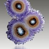 Cuarzo (variedad amatista)<br />Departamento Artigas, Uruguay<br />8,5cm x 7,5cm x 0,5cm<br /> (Autor: Pere Alonso)