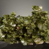 Epidote on QuartzDistrito Hakkâri, Provincia Hakkâri, Turquía6.0 x 3.9 x 2.9 cm (Author: Michael Shaw)