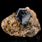 RutiloConcesión Moreau, Zona Mina Champion, Pico White Mountain, Montes White, Condado Mono, California, USA9.5 x 5 x 6.5 cm / Cristal principal: 4.3 cm (Autor: Museo MIM)