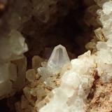 CalcitaObras de la carretera AP-7, Ca n'Obac, Puig Pedrós de lObac, Sant Cugat del Vallès, Comarca Vallés Occidental, Barcelona, Cataluña / Catalunya, España0,3 x 0,2 cm (cristal) (Autor: Frederic Varela)