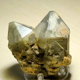 Cuarzo<br />Viladrau, Comarca Osona, Gerona / Girona, Cataluña / Catalunya, España<br />70 mm x 64 mm. Cristal mayor: 67 mm x 41 mm. Masa: 179 g<br /> (Autor: Carles Millan)